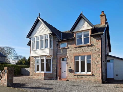 Exterior | Braevellie Apartment No1 - Braevellie Apartments, Inverness