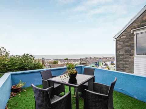 Sitting-out-area | Brig-y-Don, Aberaeron