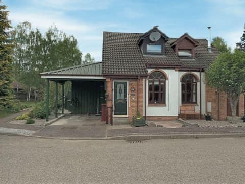 Exterior | Thistle Cottage - Silverglades Holiday Homes, Aviemore