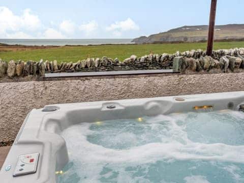 Hot tub | Seascape, Penrhos Feilw, near Trearddur Bay