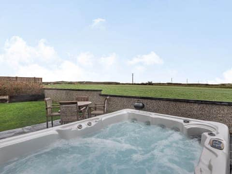 Hot tub | Primrose Cottage, Penrhos Feilw, near Trearddur Bay