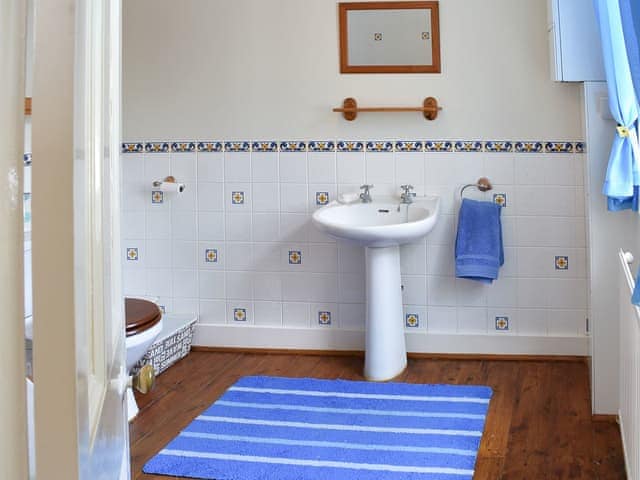 Bathroom | Seaport Cottage, Ventnor