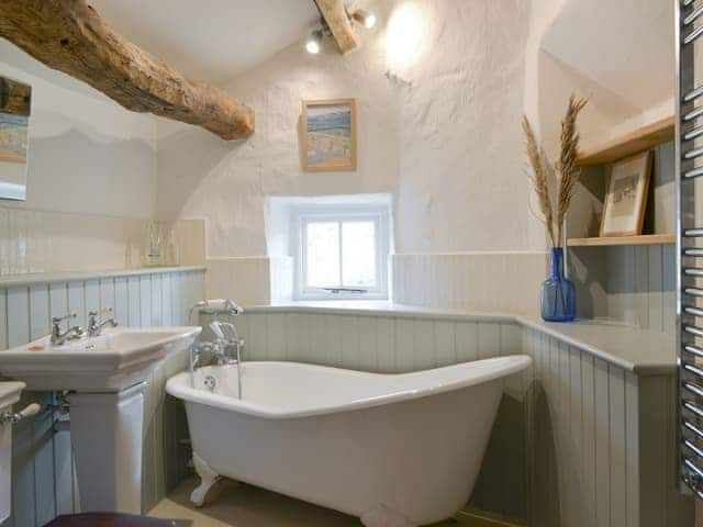 Bathroom | Staveley Park - Staveley Park Holiday Cottages, Staveley