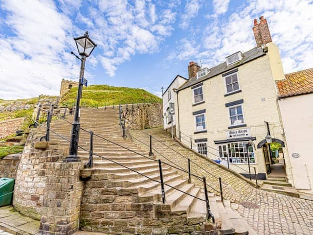 Setting | Benson&rsquo;s Gem, Whitby