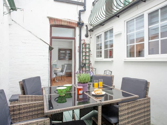 Enclosed courtyard area | Beachside, Teignmouth