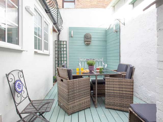 Sitting-out-area | Beachside, Teignmouth