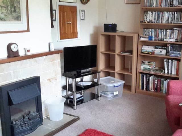 Beautifully presented living/dining room | Sunshine Cottage, Fairford, near Cirencester