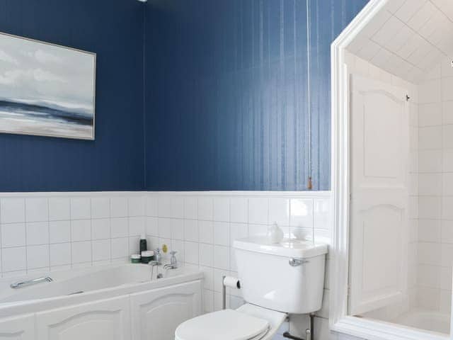 Bathroom | Beacon Cottage, Flamborough
