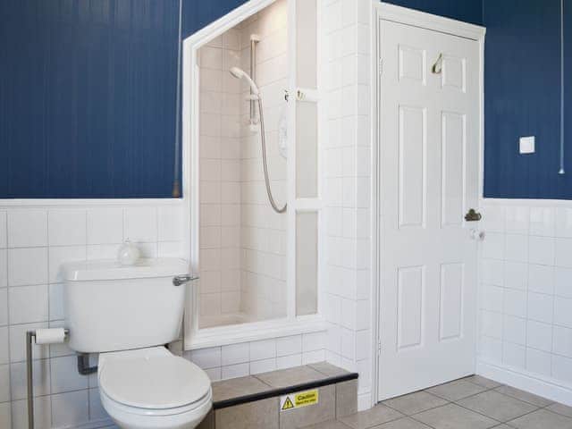 Bathroom | Beacon Cottage, Flamborough