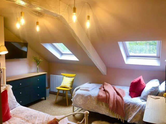 Twin bedroom | Lemon Cottage, Bickington