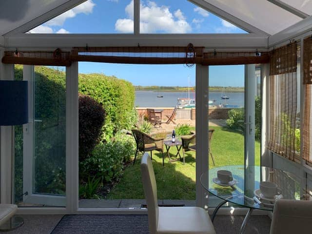 Sun room | Quayside Cottage - The Quays, Waldringfield