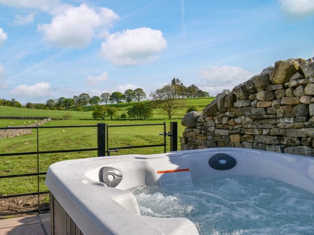 Hot tub | Tormire Laithe, Airton, near Skipton