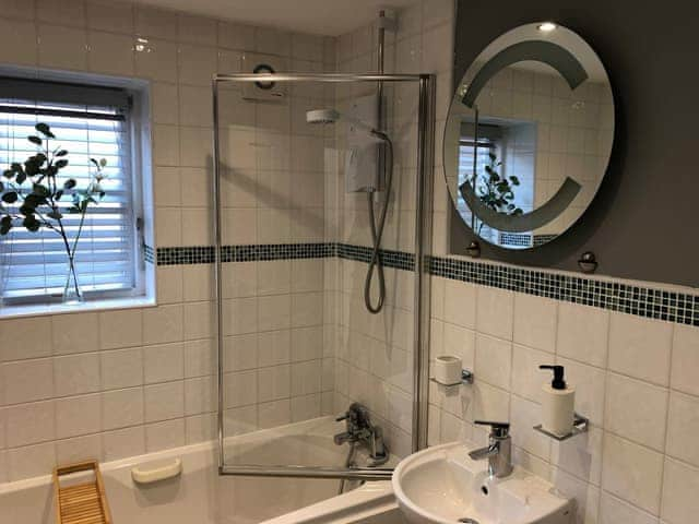 Bathroom | Endeavour Cottage, Whitby