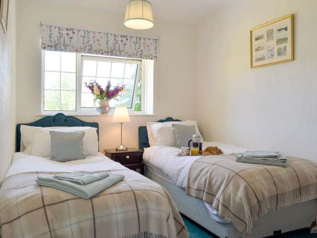 Twin bedroom | Beech Tree Cottage at Blackaton Manor Farm, Widecombe-in-the-Moor