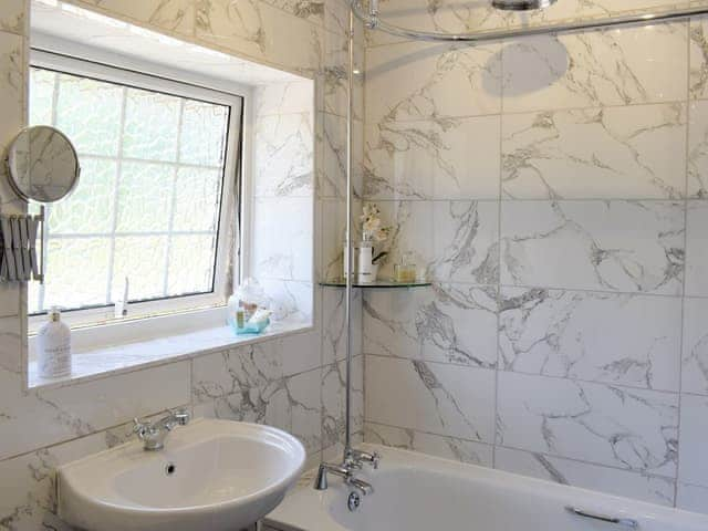 Bathroom | Beech Tree Cottage at Blackaton Manor Farm, Widecombe-in-the-Moor