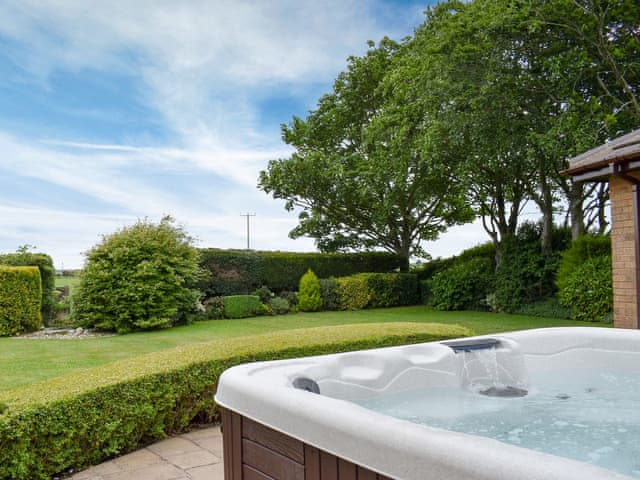 Hot tub | Chellow Dene, Singleton