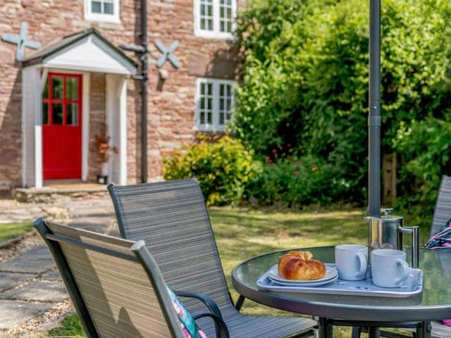 Sitting-out-area | Box Tree Cottage, Blakeney, near Lydney