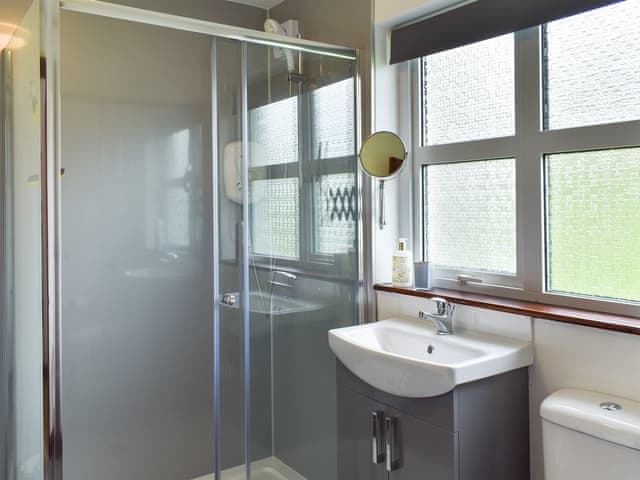 Shower room | Pear Tree Cottage, Bude