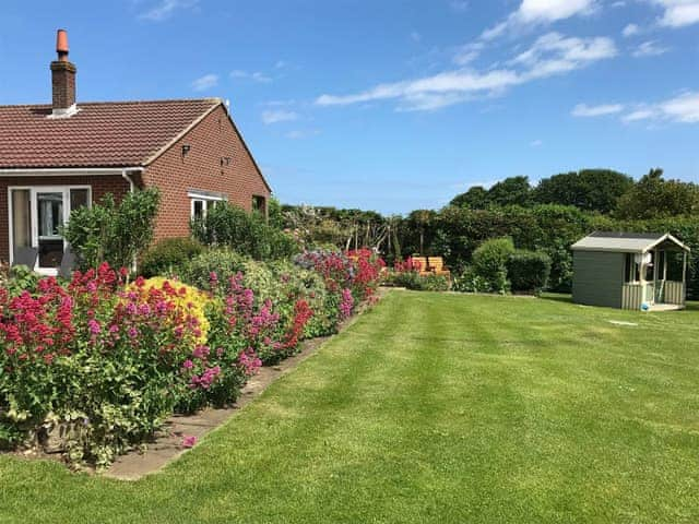 Summerhouse within the garden | Carr House, Cayton, Scarborough