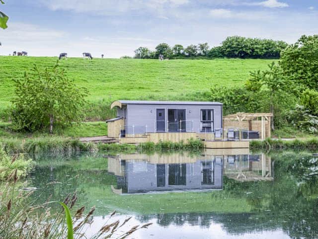 Exterior | Moor Hen Shepherd Hut - Ponsford Ponds, Knowle, near Cullompton