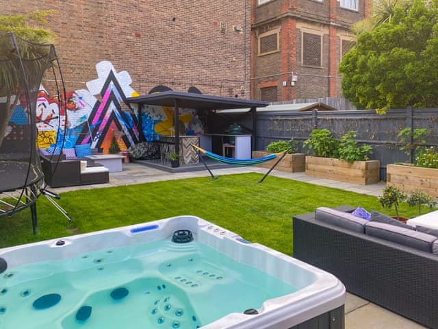 Hot tub | Vallance House, Hove