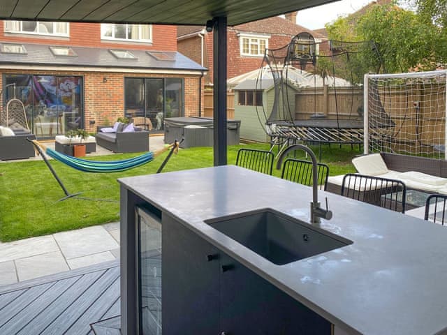 Outdoor eating area | Vallance House, Hove