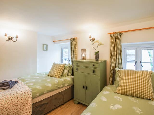 Twin bedroom | Fern Cottage, Bradwell
