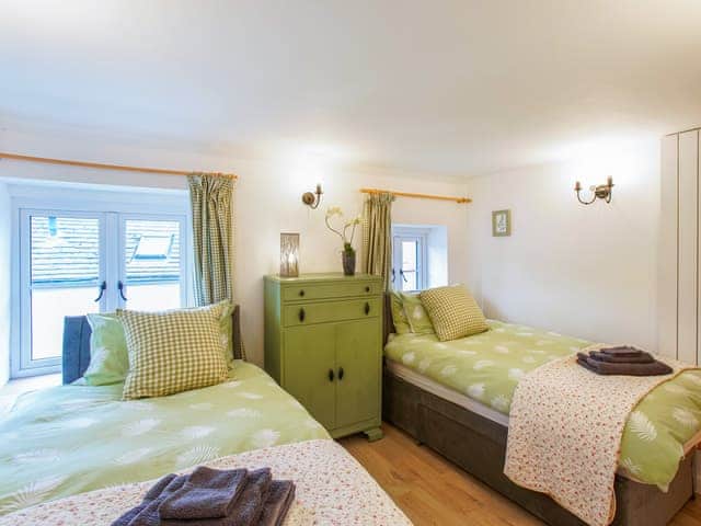 Twin bedroom | Fern Cottage, Bradwell