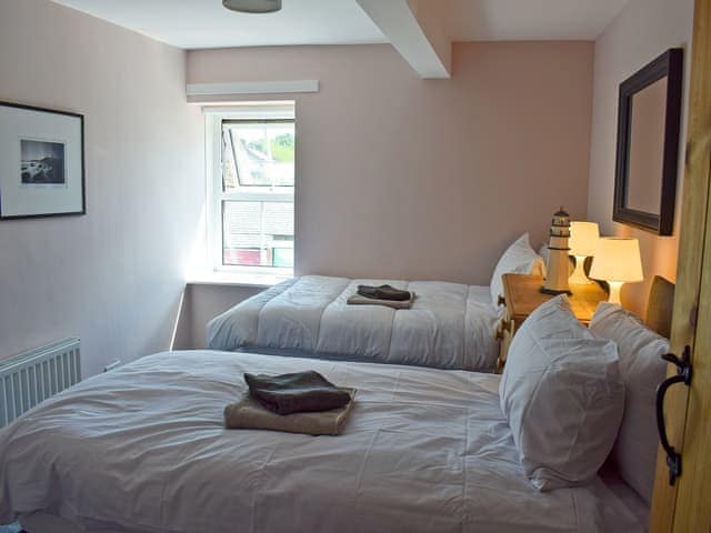 Twin bedroom | Alice Cottage, Embleton