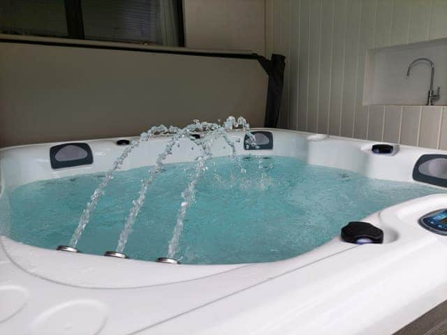 Typical hot tub | Hazel - Little Dunley Cottages, Bovey Tracey