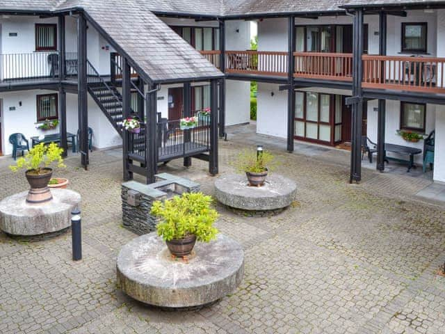 Courtyard | Quaysiders Club Apartments - Quaysiders Club H - Quaysiders Club Apar, Ambleside