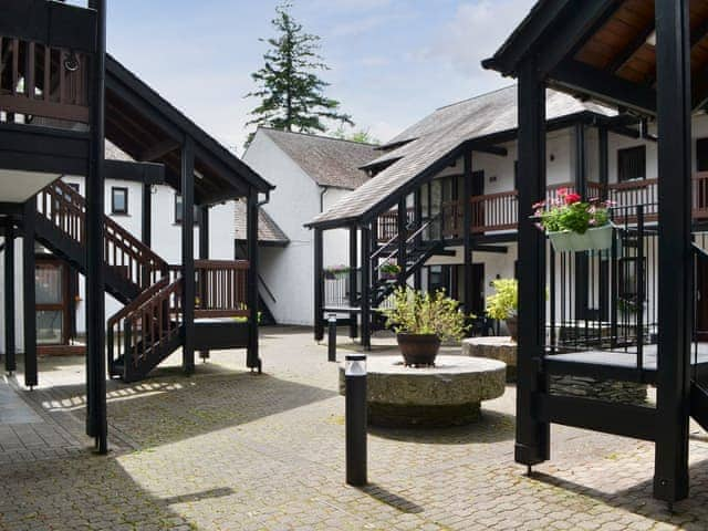 Courtyard | Quaysiders Club Apartments - Quaysiders Club F - Quaysiders ClubQuays, Ambleside