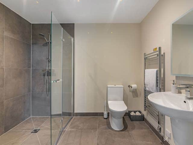 En-suite | Ilsley Farm Barns- The Partridge - Ilsley Farm Barns, East Ilsley, near Newbury