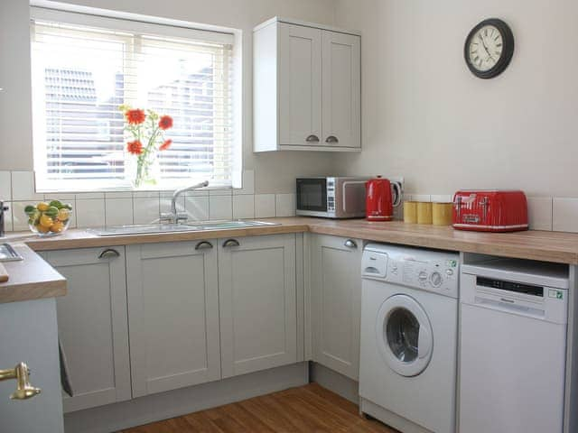 Kitchen | Church Bell View Cottage - The Bell Hotel Cottages, Burgh le Marsh, near Skegness