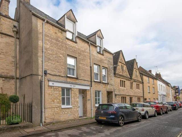 Exterior | Katrina&rsquo;s Apartment - Walkers Court Group, Cirencester, The Cotswolds