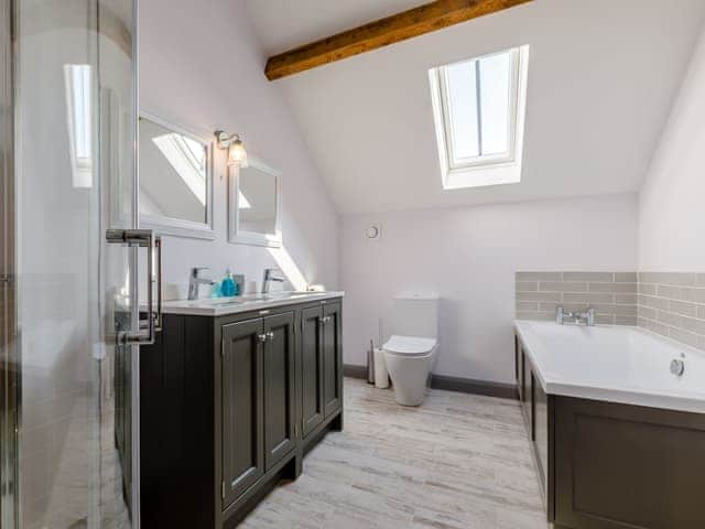 En-suite | The Hayloft - Yocking Gate Holiday Accomodation, Whitchurch