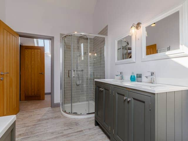 En-suite | The Hayloft - Yocking Gate Holiday Accomodation, Whitchurch