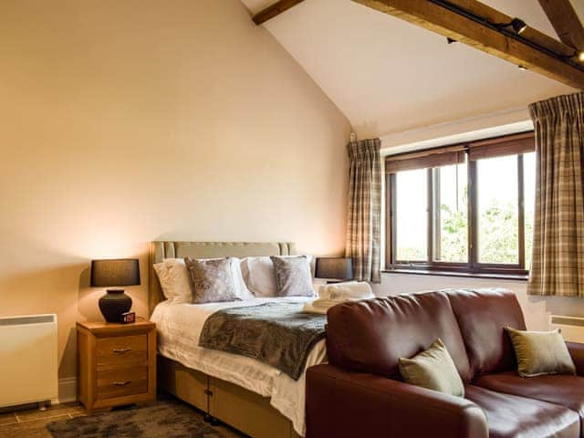 Double bedroom | Hop Kiln Barn, Mansell Gamage