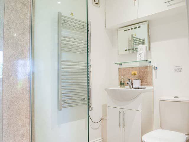 Shower room | Hop Kiln Barn, Mansell Gamage