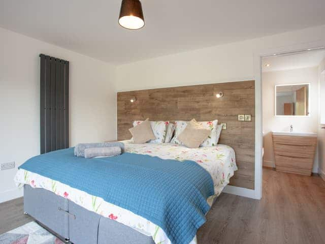 Master bedroom | Kingfisher Lodge - Ponsford Ponds, Knowle, near Cullompton