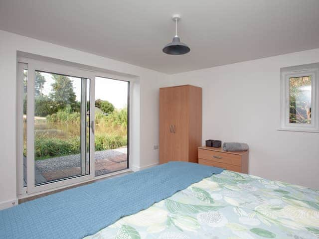 Double bedroom | Kingfisher Lodge - Ponsford Ponds, Knowle, near Cullompton