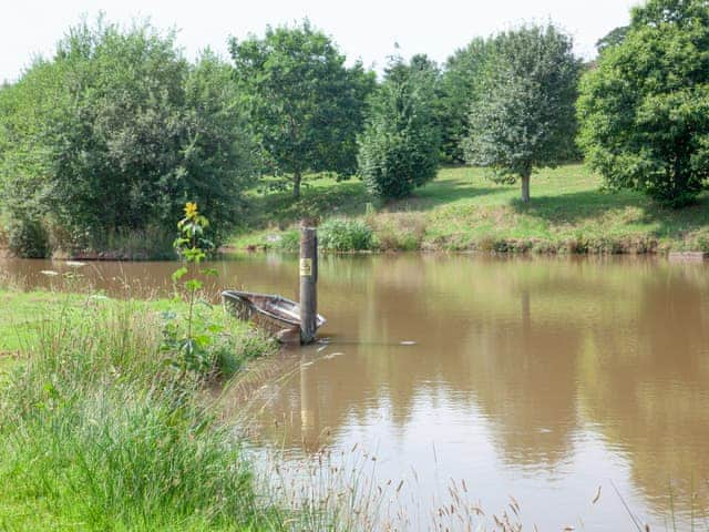 Setting | Kingfisher Lodge - Ponsford Ponds, Knowle, near Cullompton