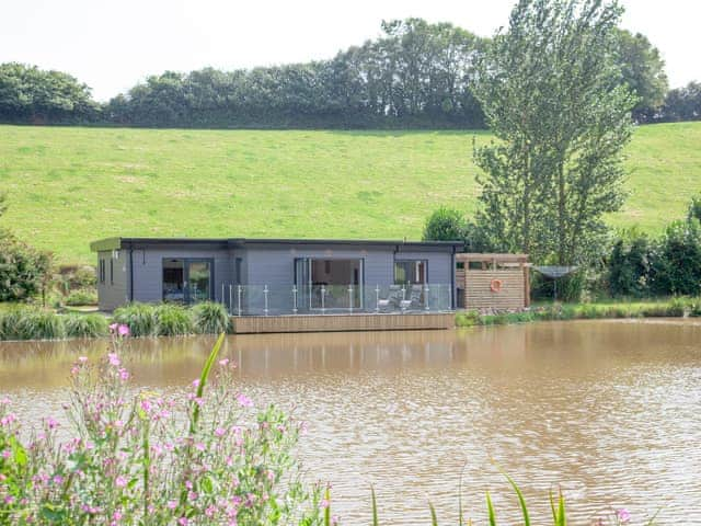 Exterior | Kingfisher Lodge - Ponsford Ponds, Knowle, near Cullompton