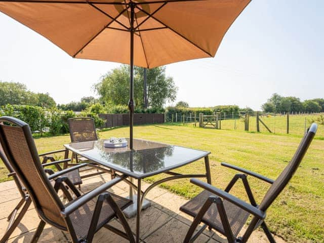 Sitting-out-area | The Stables - Blackberry Barn, Tenterden