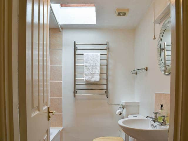 Shower room | Dove Cottage, Trehingsta, near Callington