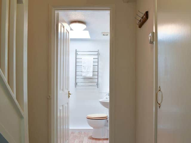 Shower room | Dove Cottage, Trehingsta, near Callington