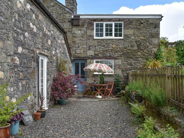 Courtyard | Dove Cottage, Trehingsta, near Callington