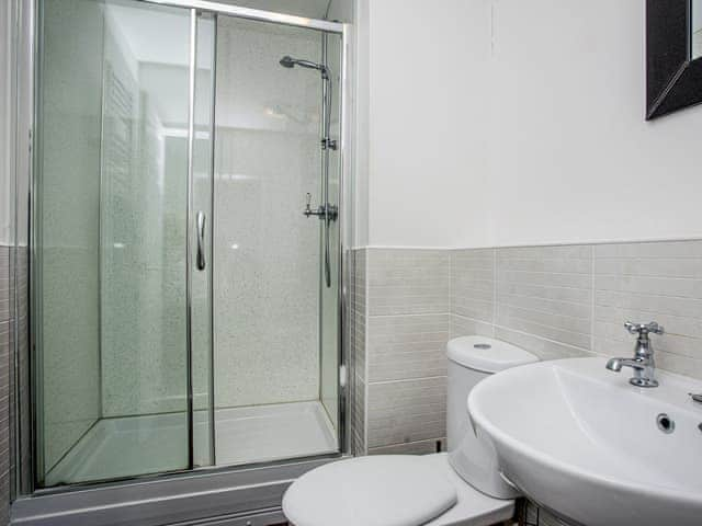 Shower room | 4 Waterwheel Apartment, Charlestown