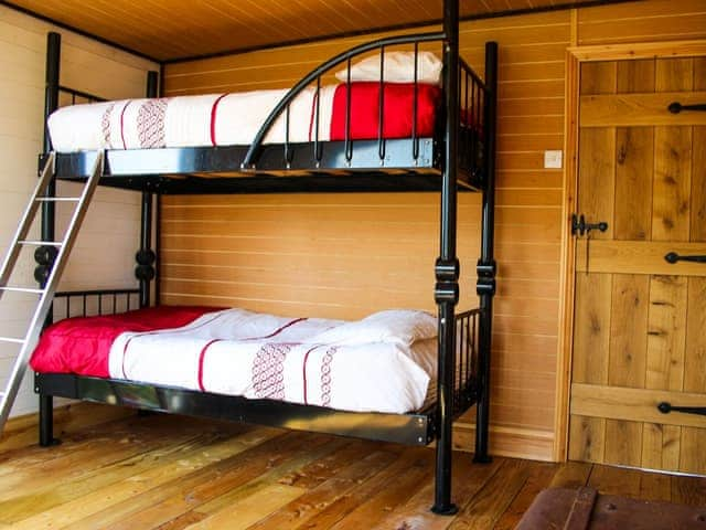 Bunk bedroom | Hafod Station, Dungeness