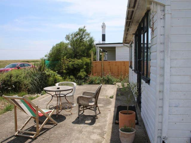 Sitting-out-area | Hafod Station, Dungeness